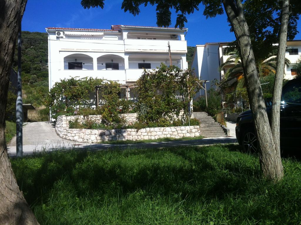 Pljesa Apartments Supetarska Draga Bagian luar foto