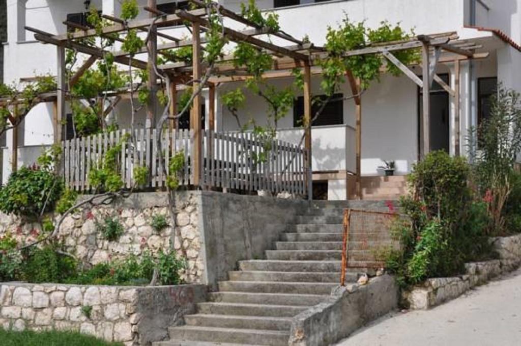 Pljesa Apartments Supetarska Draga Bagian luar foto