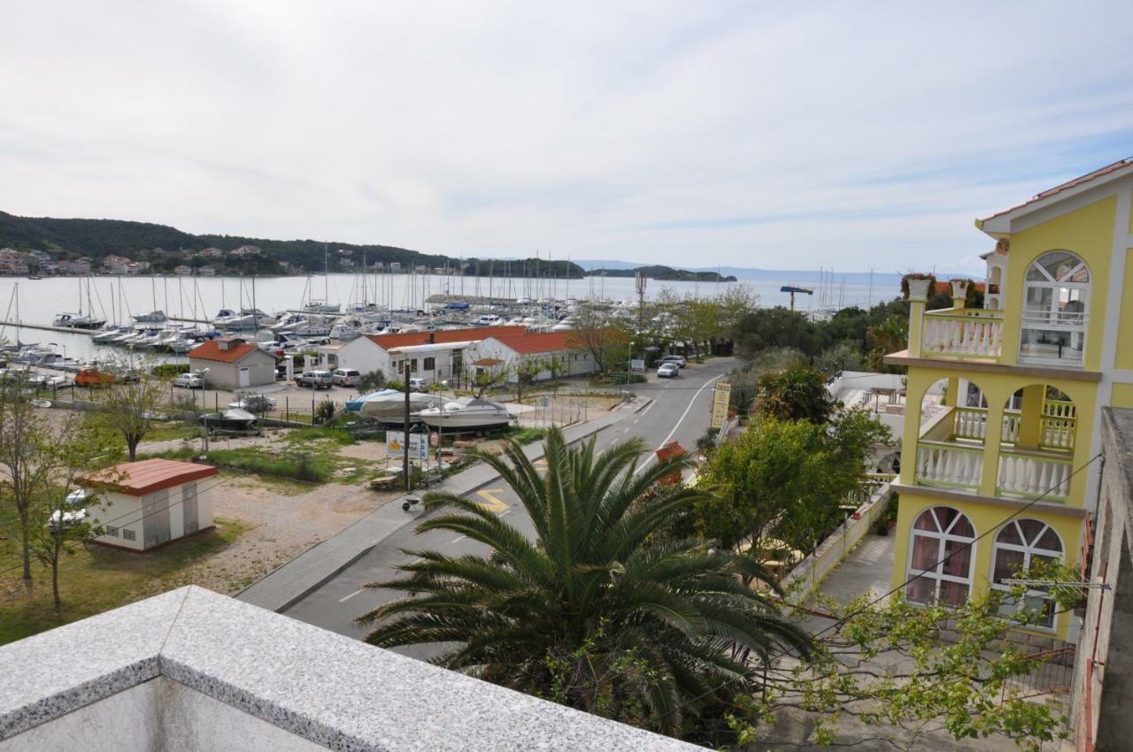 Pljesa Apartments Supetarska Draga Bagian luar foto