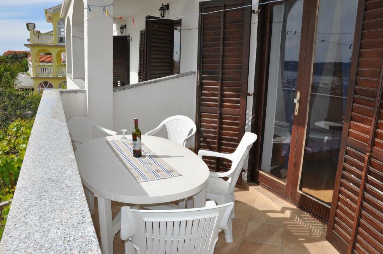 Pljesa Apartments Supetarska Draga Bagian luar foto
